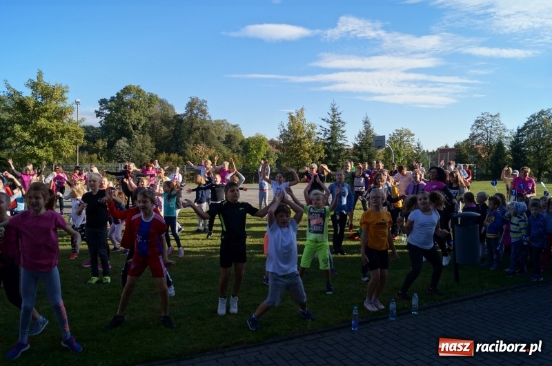 Zdjęcie w galerii na portalu naszraciborz.pl: 800 metrów na 80-lecie szkoły na Ocicach  wiadomości z regionu