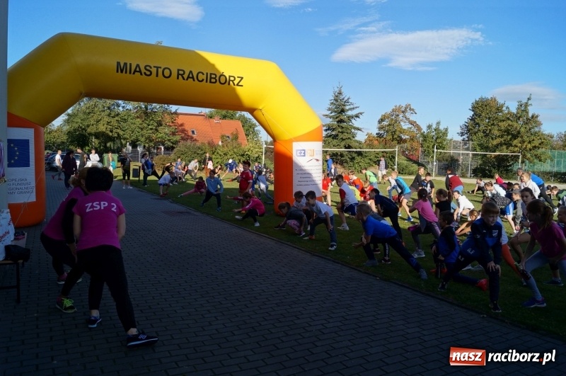 Zdjęcie w galerii na portalu naszraciborz.pl: 800 metrów na 80-lecie szkoły na Ocicach  wiadomości z regionu