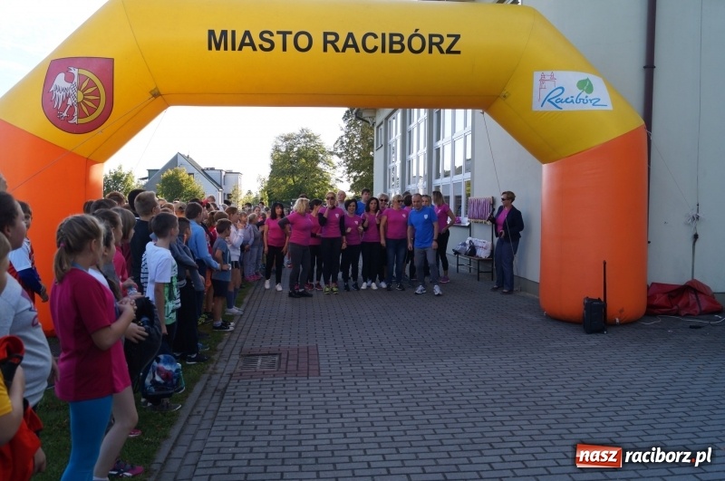 Zdjęcie w galerii na portalu naszraciborz.pl: 800 metrów na 80-lecie szkoły na Ocicach  wiadomości z regionu