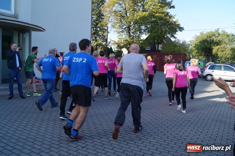 Zdjęcie w galerii na portalu naszraciborz.pl: 800 metrów na 80-lecie szkoły na Ocicach  wiadomości z regionu