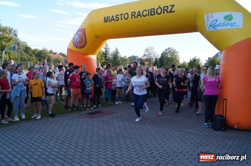 Zdjęcie w galerii na portalu naszraciborz.pl: 800 metrów na 80-lecie szkoły na Ocicach  wiadomości z regionu