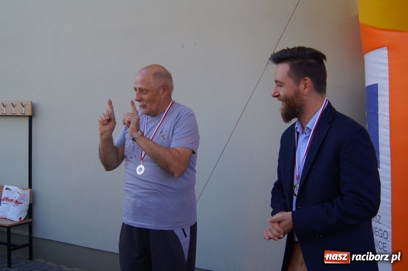 Zdjęcie w galerii na portalu naszraciborz.pl: 800 metrów na 80-lecie szkoły na Ocicach  wiadomości z regionu