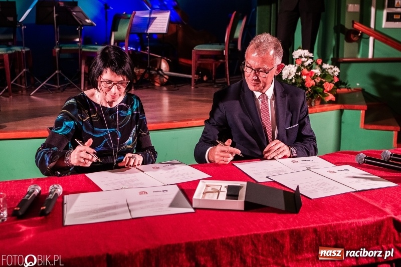 Zdjęcie w galerii na portalu naszraciborz.pl: Uczelnia-biznes-miasto. Globalna gospodarka stawia nowe wyzwania. Nowoczesny kampus na Opawskiej  wiadomości z regionu