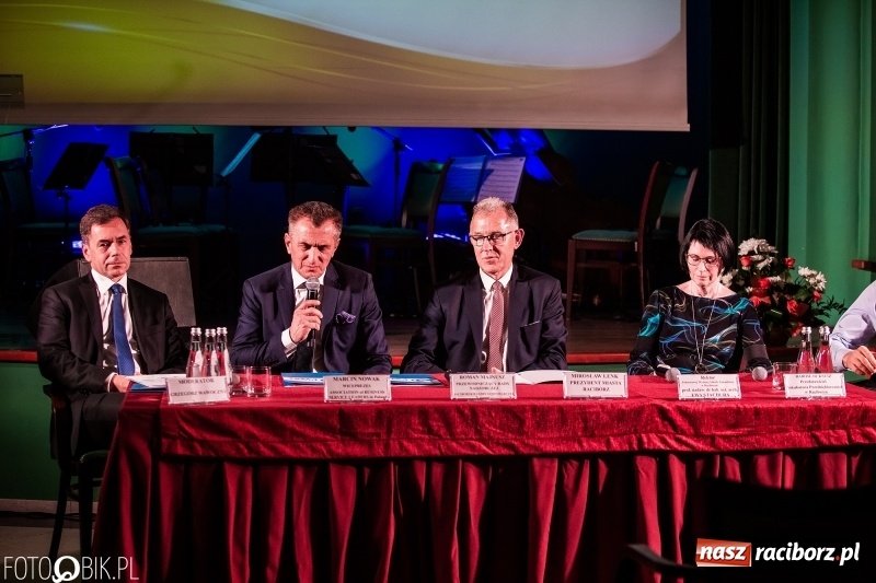 Zdjęcie w galerii na portalu naszraciborz.pl: Uczelnia-biznes-miasto. Globalna gospodarka stawia nowe wyzwania. Nowoczesny kampus na Opawskiej  wiadomości z regionu