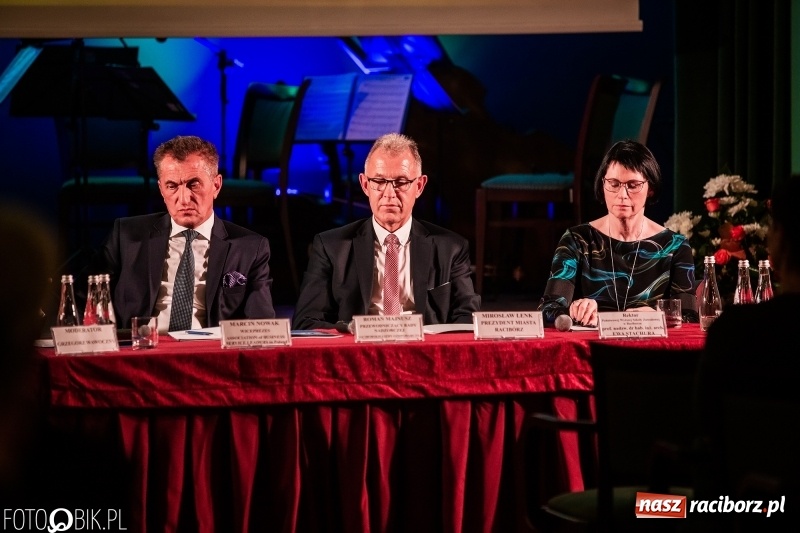 Zdjęcie w galerii na portalu naszraciborz.pl: Uczelnia-biznes-miasto. Globalna gospodarka stawia nowe wyzwania. Nowoczesny kampus na Opawskiej  wiadomości z regionu