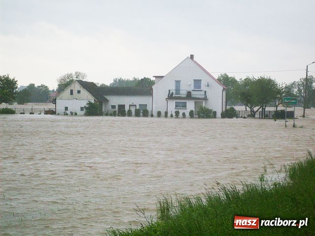 Zdjęcie w galerii na portalu naszraciborz.pl: W Rudzie ewakuacja kolejnych osób wiadomości z regionu