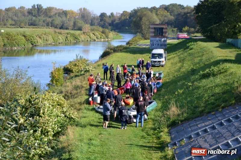 Zdjęcie w galerii na portalu naszraciborz.pl: Ostani spływ w sezonie. Symboliczne zamknięcie Meandrów Odry wiadomości z regionu