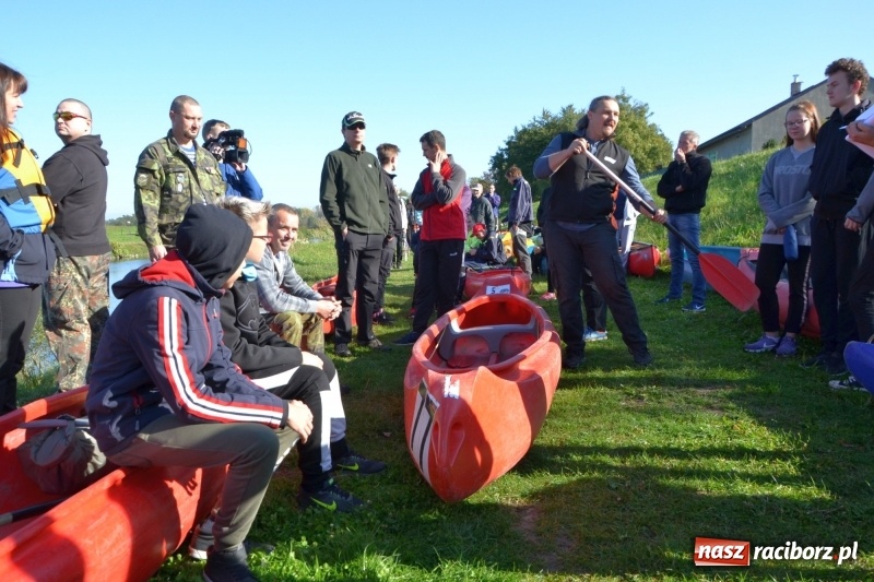 Zdjęcie w galerii na portalu naszraciborz.pl: Ostani spływ w sezonie. Symboliczne zamknięcie Meandrów Odry wiadomości z regionu