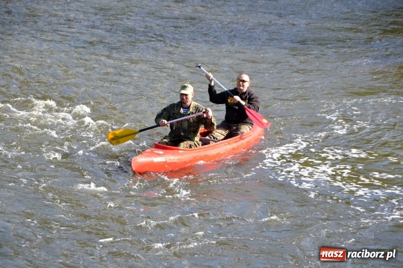 Zdjęcie w galerii na portalu naszraciborz.pl: Ostani spływ w sezonie. Symboliczne zamknięcie Meandrów Odry wiadomości z regionu