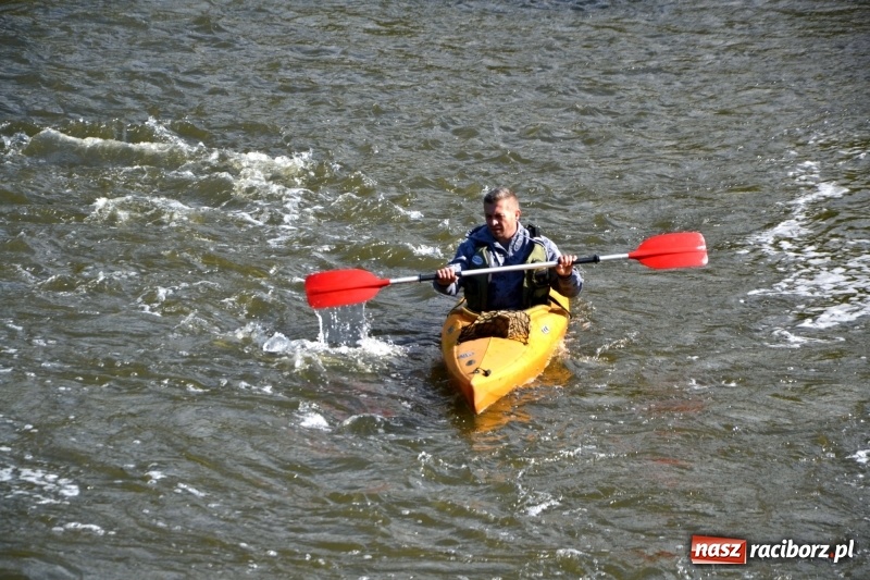 Zdjęcie w galerii na portalu naszraciborz.pl: Ostani spływ w sezonie. Symboliczne zamknięcie Meandrów Odry wiadomości z regionu