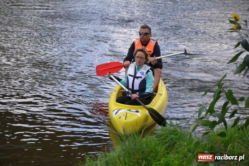 Zdjęcie w galerii na portalu naszraciborz.pl: Ostani spływ w sezonie. Symboliczne zamknięcie Meandrów Odry wiadomości z regionu