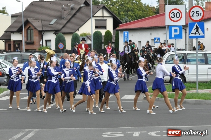 Zdjęcie w galerii na portalu naszraciborz.pl: Raciborski Hubertus 2018. Przemarsz przez miasto i pogoń za lisem wiadomości z regionu