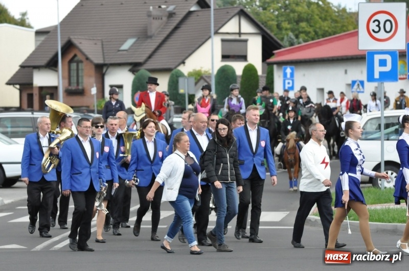 Zdjęcie w galerii na portalu naszraciborz.pl: Raciborski Hubertus 2018. Przemarsz przez miasto i pogoń za lisem wiadomości z regionu
