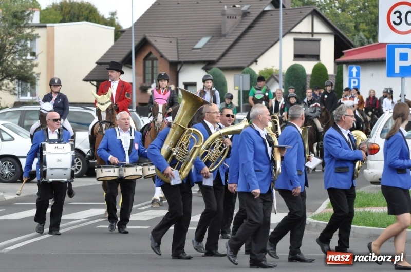 Zdjęcie w galerii na portalu naszraciborz.pl: Raciborski Hubertus 2018. Przemarsz przez miasto i pogoń za lisem wiadomości z regionu