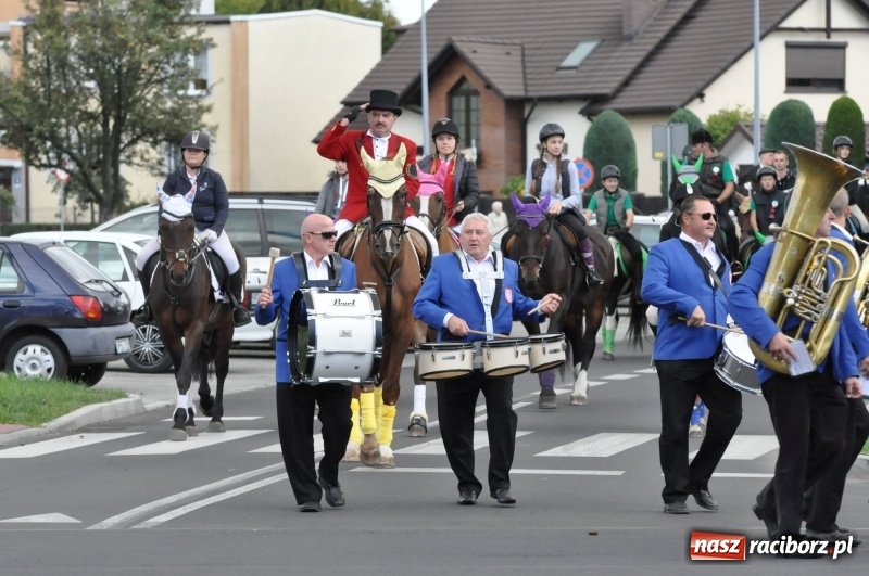 Zdjęcie w galerii na portalu naszraciborz.pl: Raciborski Hubertus 2018. Przemarsz przez miasto i pogoń za lisem wiadomości z regionu