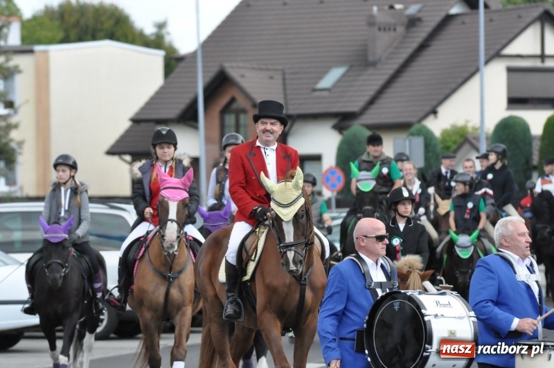 Zdjęcie w galerii na portalu naszraciborz.pl: Raciborski Hubertus 2018. Przemarsz przez miasto i pogoń za lisem wiadomości z regionu
