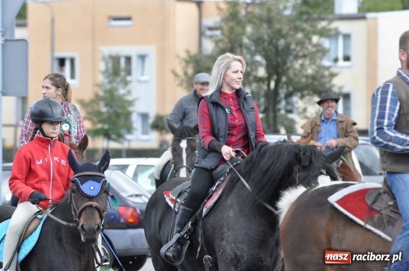 Zdjęcie w galerii na portalu naszraciborz.pl: Raciborski Hubertus 2018. Przemarsz przez miasto i pogoń za lisem wiadomości z regionu