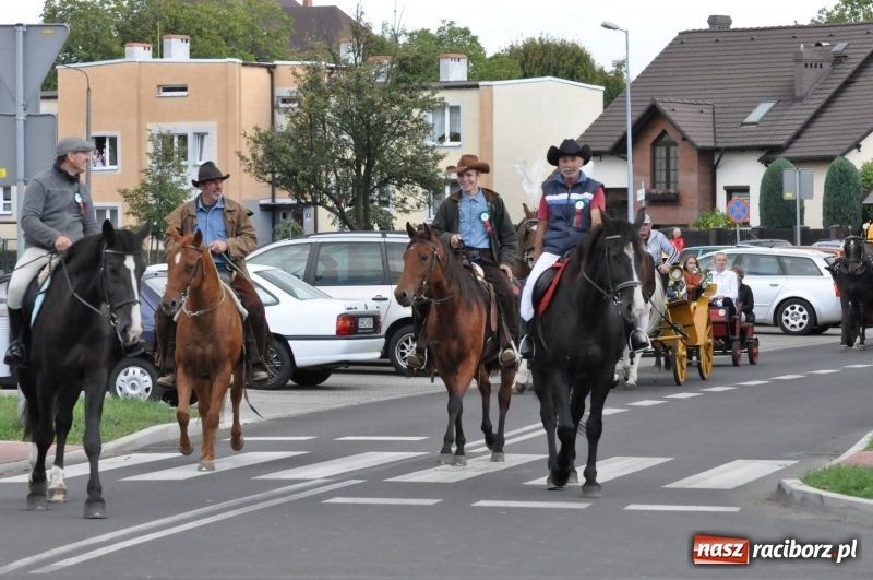 Zdjęcie w galerii na portalu naszraciborz.pl: Raciborski Hubertus 2018. Przemarsz przez miasto i pogoń za lisem wiadomości z regionu