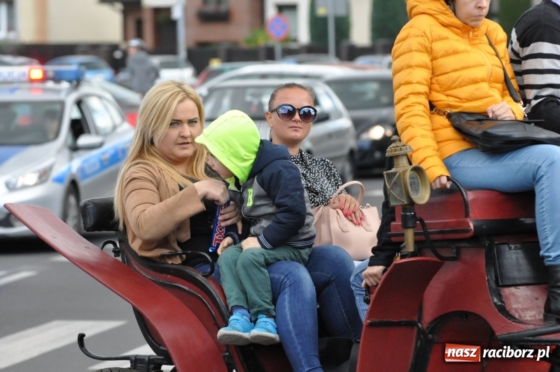 Zdjęcie w galerii na portalu naszraciborz.pl: Raciborski Hubertus 2018. Przemarsz przez miasto i pogoń za lisem wiadomości z regionu