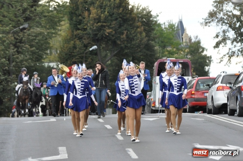 Zdjęcie w galerii na portalu naszraciborz.pl: Raciborski Hubertus 2018. Przemarsz przez miasto i pogoń za lisem wiadomości z regionu