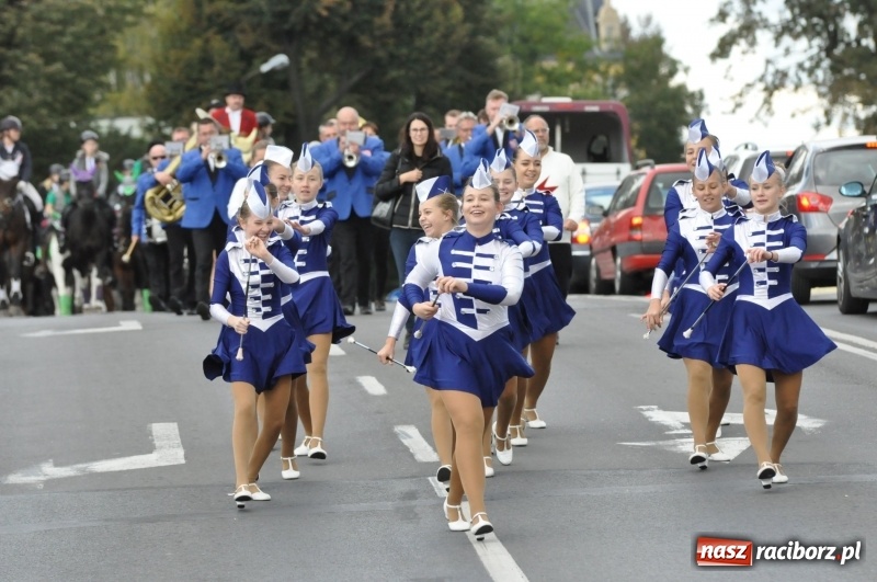 Zdjęcie w galerii na portalu naszraciborz.pl: Raciborski Hubertus 2018. Przemarsz przez miasto i pogoń za lisem wiadomości z regionu