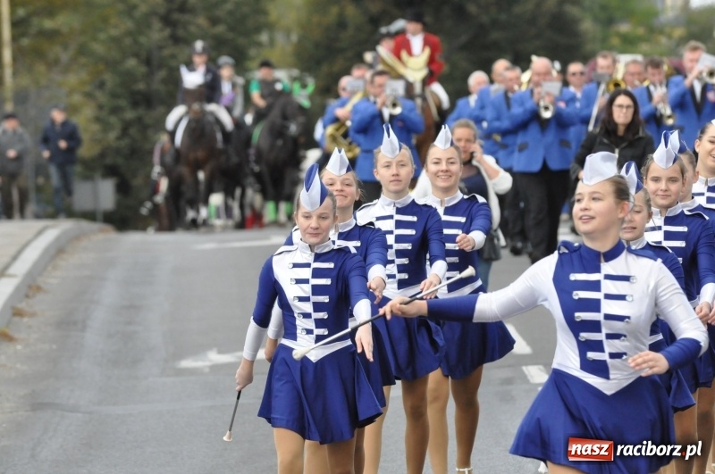 Zdjęcie w galerii na portalu naszraciborz.pl: Raciborski Hubertus 2018. Przemarsz przez miasto i pogoń za lisem wiadomości z regionu