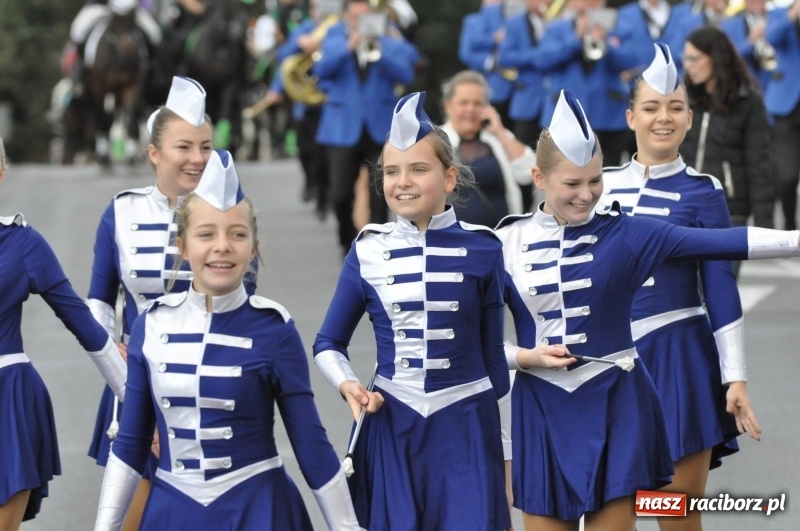 Zdjęcie w galerii na portalu naszraciborz.pl: Raciborski Hubertus 2018. Przemarsz przez miasto i pogoń za lisem wiadomości z regionu