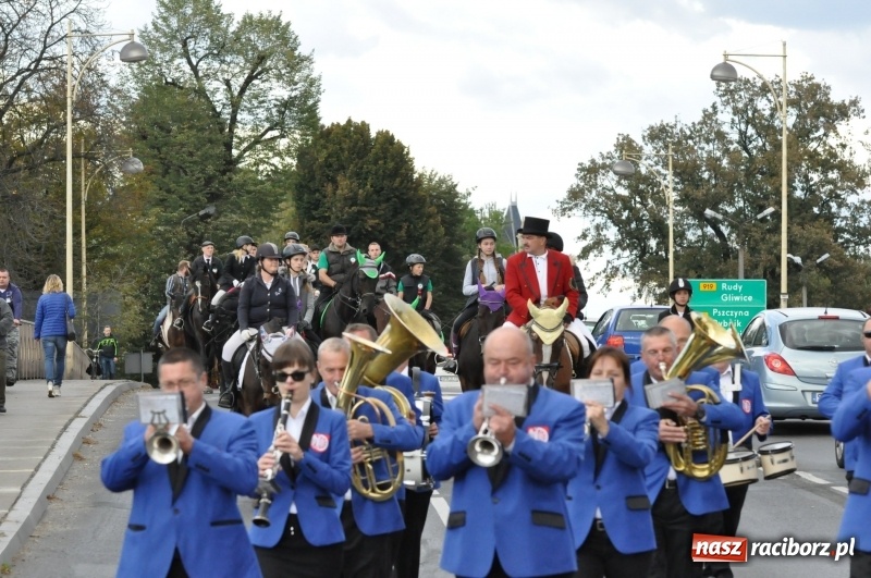 Zdjęcie w galerii na portalu naszraciborz.pl: Raciborski Hubertus 2018. Przemarsz przez miasto i pogoń za lisem wiadomości z regionu