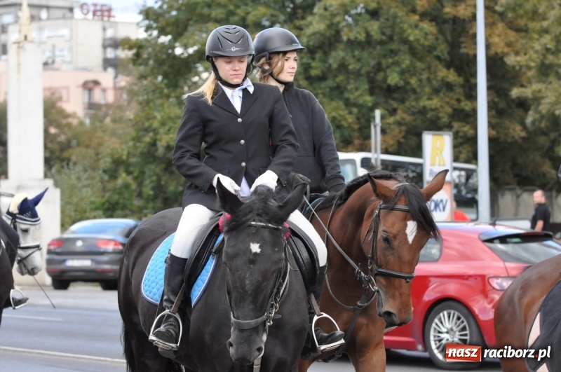 Zdjęcie w galerii na portalu naszraciborz.pl: Raciborski Hubertus 2018. Przemarsz przez miasto i pogoń za lisem wiadomości z regionu