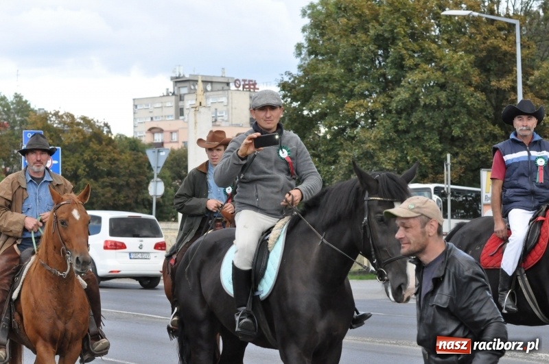 Zdjęcie w galerii na portalu naszraciborz.pl: Raciborski Hubertus 2018. Przemarsz przez miasto i pogoń za lisem wiadomości z regionu