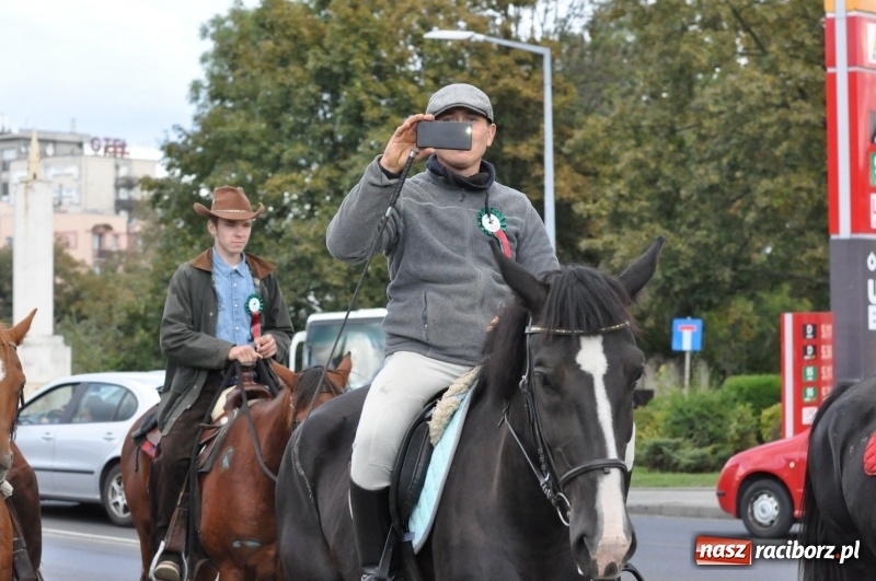 Zdjęcie w galerii na portalu naszraciborz.pl: Raciborski Hubertus 2018. Przemarsz przez miasto i pogoń za lisem wiadomości z regionu