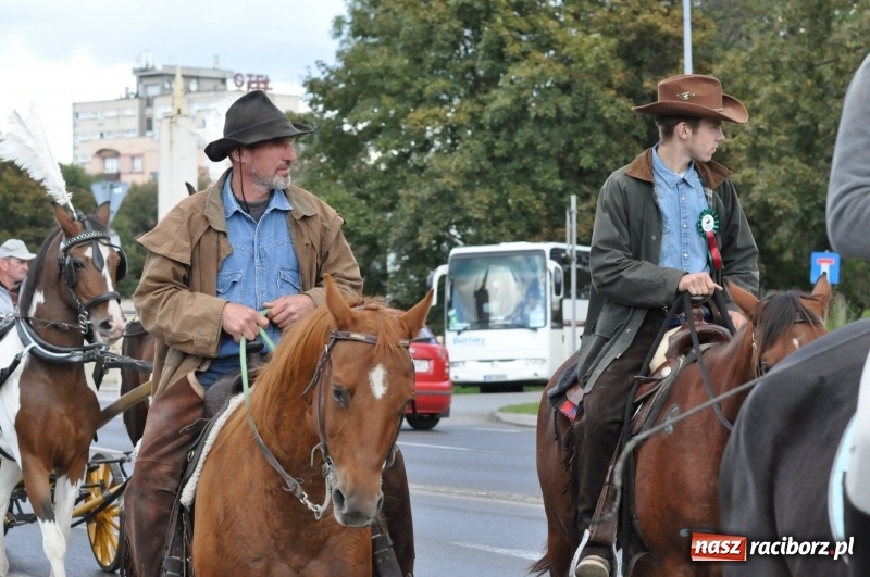 Zdjęcie w galerii na portalu naszraciborz.pl: Raciborski Hubertus 2018. Przemarsz przez miasto i pogoń za lisem wiadomości z regionu