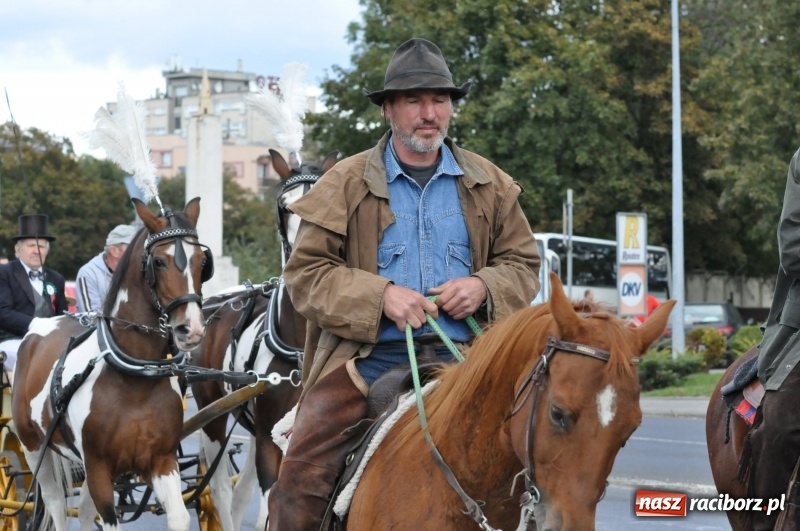 Zdjęcie w galerii na portalu naszraciborz.pl: Raciborski Hubertus 2018. Przemarsz przez miasto i pogoń za lisem wiadomości z regionu
