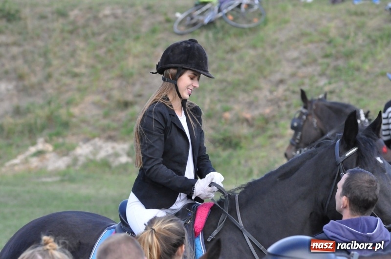 Zdjęcie w galerii na portalu naszraciborz.pl: Raciborski Hubertus 2018. Przemarsz przez miasto i pogoń za lisem wiadomości z regionu