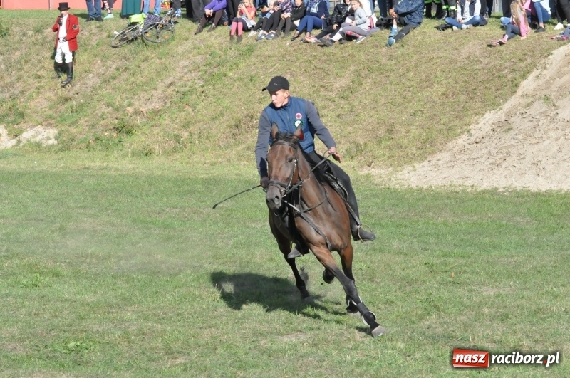 Zdjęcie w galerii na portalu naszraciborz.pl: Raciborski Hubertus 2018. Przemarsz przez miasto i pogoń za lisem wiadomości z regionu