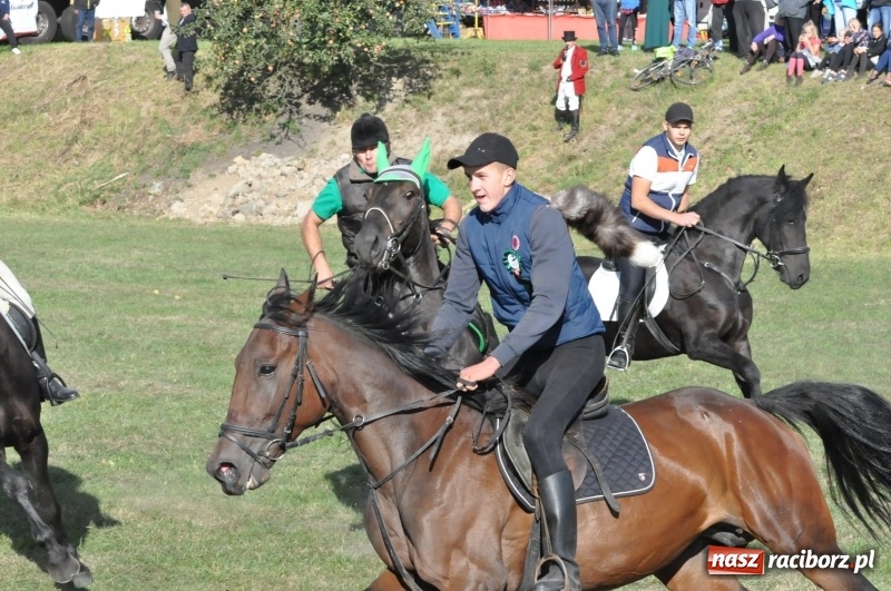 Zdjęcie w galerii na portalu naszraciborz.pl: Raciborski Hubertus 2018. Przemarsz przez miasto i pogoń za lisem wiadomości z regionu