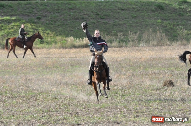 Zdjęcie w galerii na portalu naszraciborz.pl: Raciborski Hubertus 2018. Przemarsz przez miasto i pogoń za lisem wiadomości z regionu