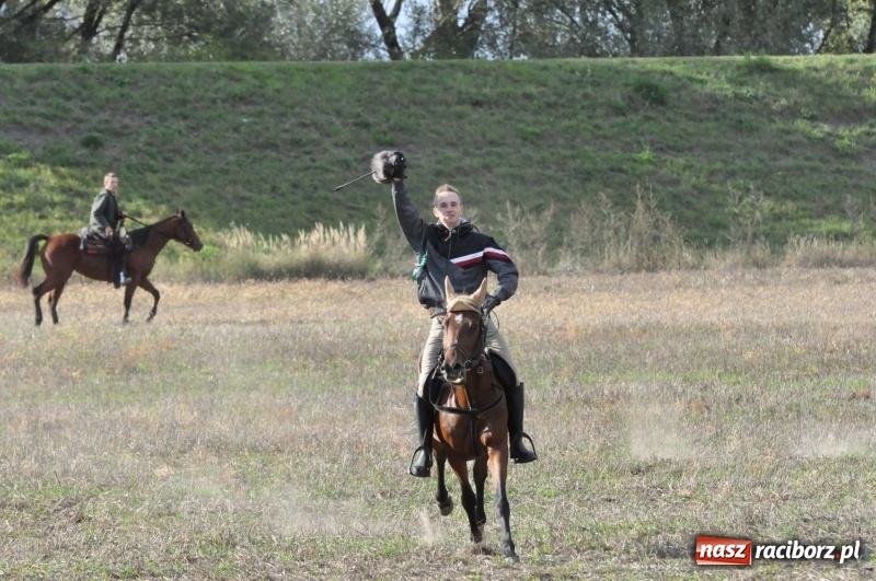 Zdjęcie w galerii na portalu naszraciborz.pl: Raciborski Hubertus 2018. Przemarsz przez miasto i pogoń za lisem wiadomości z regionu