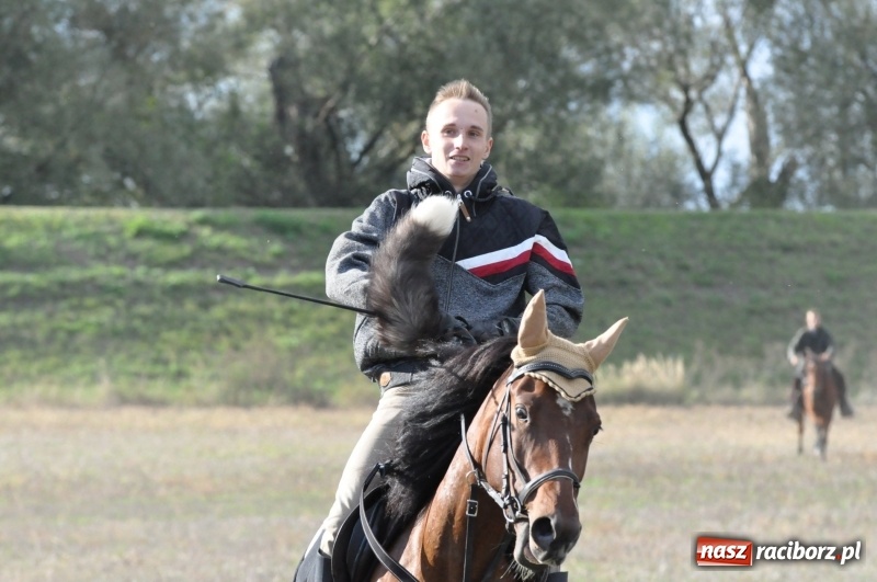Zdjęcie w galerii na portalu naszraciborz.pl: Raciborski Hubertus 2018. Przemarsz przez miasto i pogoń za lisem wiadomości z regionu
