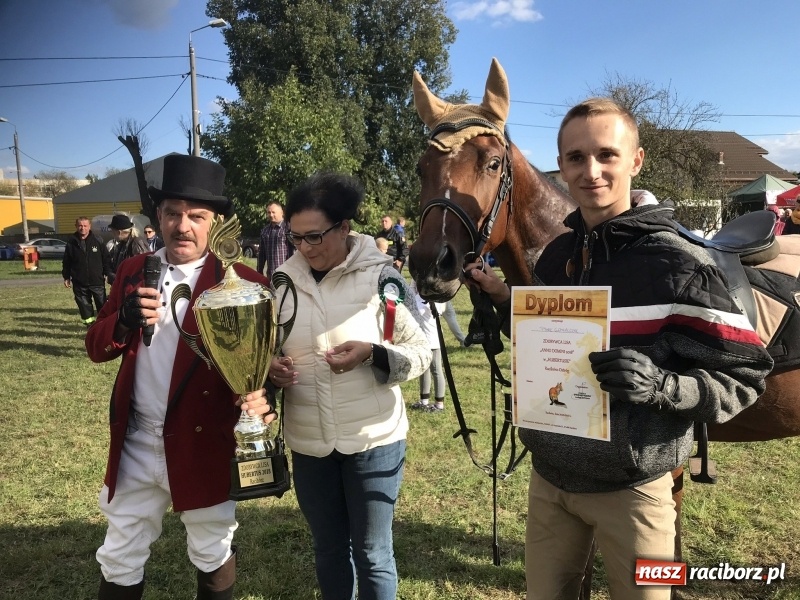 Zdjęcie w galerii na portalu naszraciborz.pl: Raciborski Hubertus 2018. Przemarsz przez miasto i pogoń za lisem wiadomości z regionu