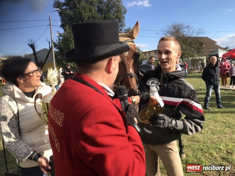 Zdjęcie w galerii na portalu naszraciborz.pl: Raciborski Hubertus 2018. Przemarsz przez miasto i pogoń za lisem wiadomości z regionu