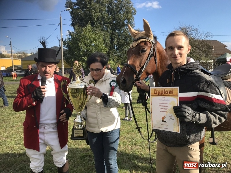Zdjęcie w galerii na portalu naszraciborz.pl: Raciborski Hubertus 2018. Przemarsz przez miasto i pogoń za lisem wiadomości z regionu