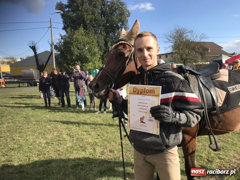 Zdjęcie w galerii na portalu naszraciborz.pl: Raciborski Hubertus 2018. Przemarsz przez miasto i pogoń za lisem wiadomości z regionu