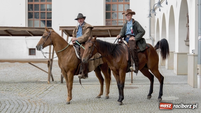 Zdjęcie w galerii na portalu naszraciborz.pl: Raciborski Hubertus 2018. Przemarsz przez miasto i pogoń za lisem wiadomości z regionu