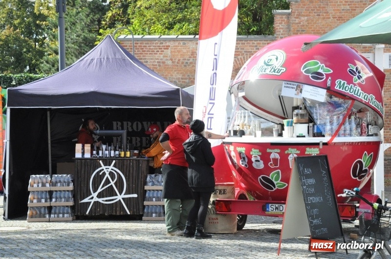 Zdjęcie w galerii na portalu naszraciborz.pl: Food trucki zagościły znów na zamku wiadomości z regionu