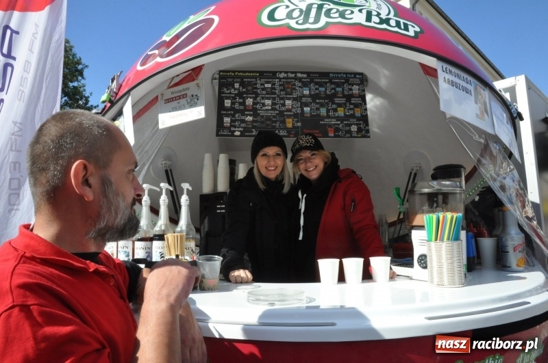 Zdjęcie w galerii na portalu naszraciborz.pl: Food trucki zagościły znów na zamku wiadomości z regionu