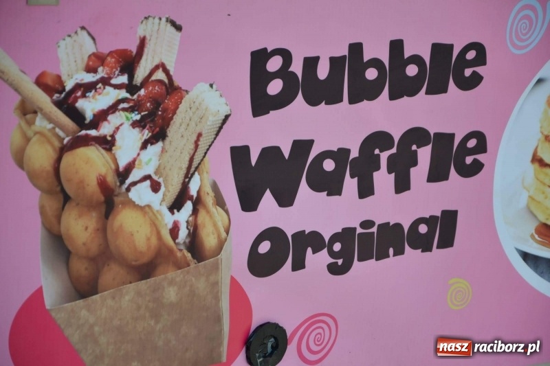 Zdjęcie w galerii na portalu naszraciborz.pl: Food trucki zagościły znów na zamku wiadomości z regionu