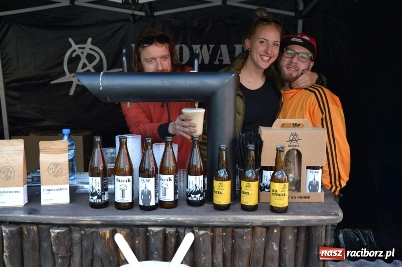 Zdjęcie w galerii na portalu naszraciborz.pl: Food trucki zagościły znów na zamku wiadomości z regionu