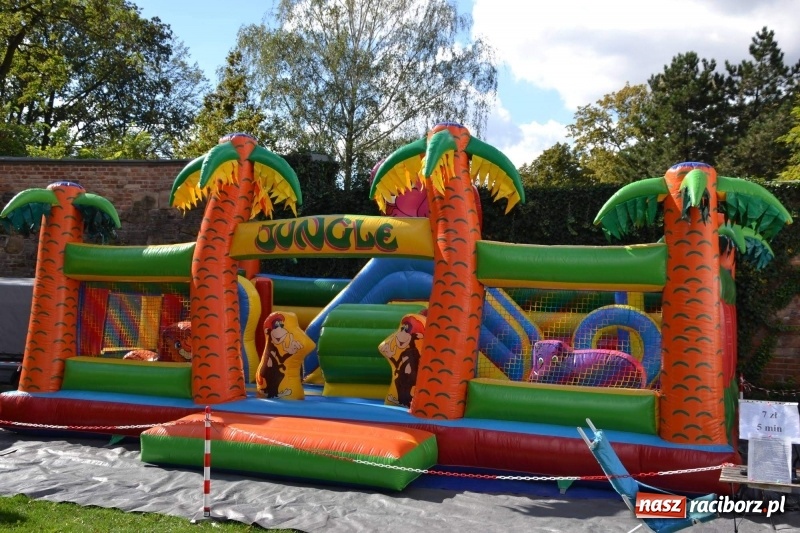 Zdjęcie w galerii na portalu naszraciborz.pl: Food trucki zagościły znów na zamku wiadomości z regionu