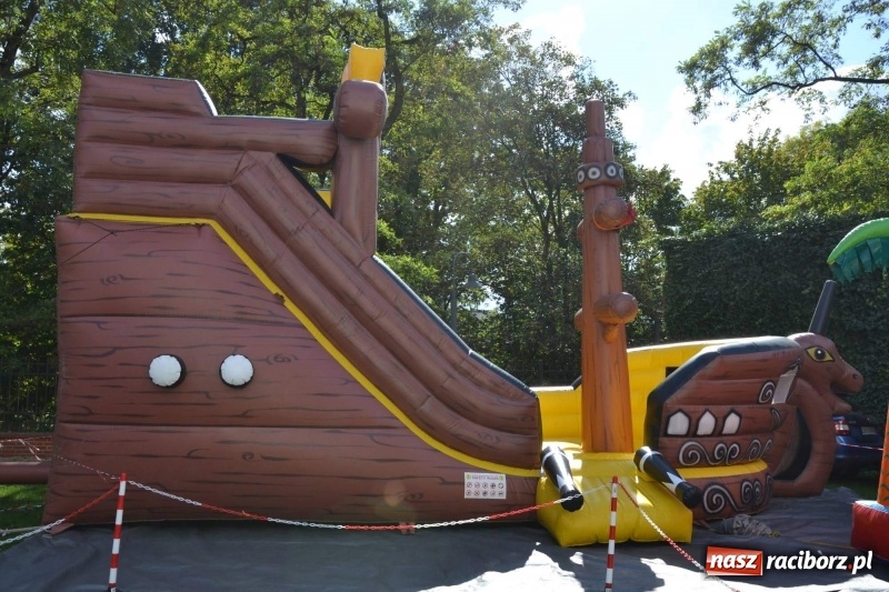 Zdjęcie w galerii na portalu naszraciborz.pl: Food trucki zagościły znów na zamku wiadomości z regionu